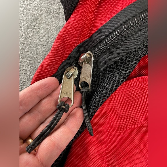 Vintage Oakley Icon Backpack Red Black Bag Nylon •One Side Pocket Zipper Issue• - Picture 7 of 16